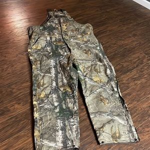 Men’s Berne 4xlt bib camo hunting/ fishing overalls.Brand new! Never been worn.